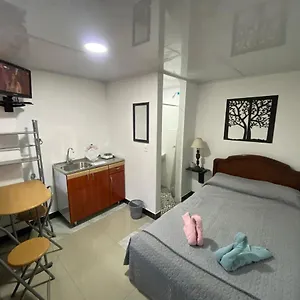 Apartaestudio pequeño privado cerca al aeropuerto Apartamento Bogotá